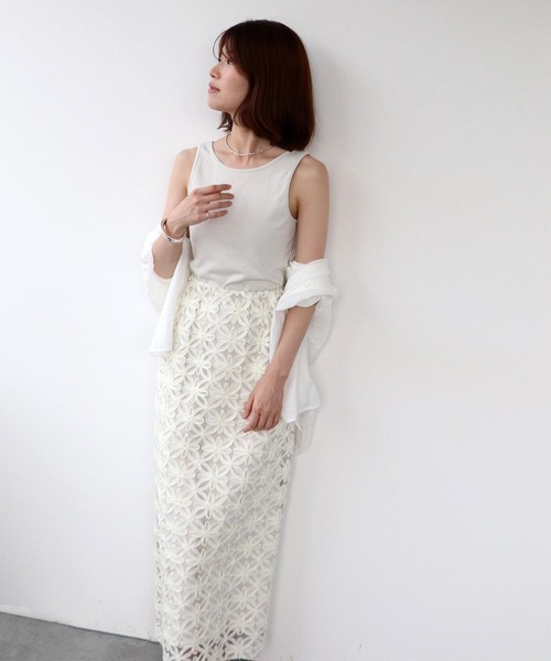 Jines(ジネス)の「【接触冷感】バックオープンタンクトップ(タンクトップ・レディース・グレイッシュベージュ/ブラウン/ブラック・38)」の4枚目の写真