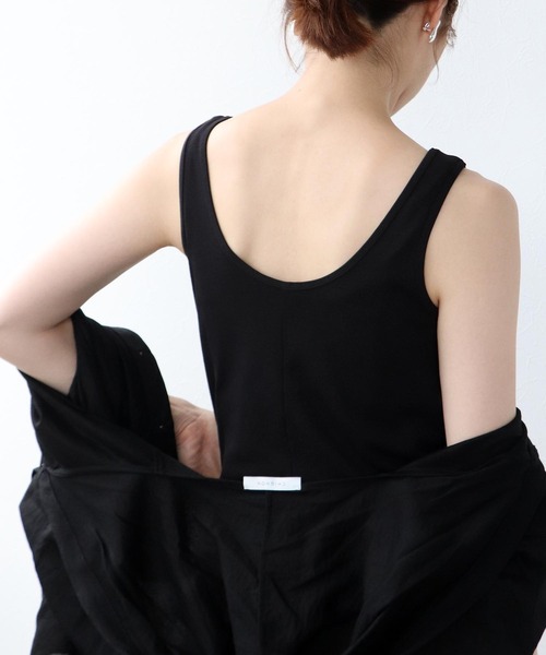 Jines(ジネス)の「【接触冷感】バックオープンタンクトップ(タンクトップ・レディース・グレイッシュベージュ/ブラウン/ブラック・38)」の12枚目の写真