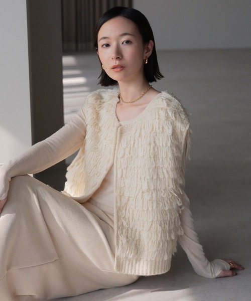 美品　完売品　tumugu 2025SS アイボリー ニットベスト 美品 完売品 tumugu 2025SS アイボリー ニットベスト 美品 完売