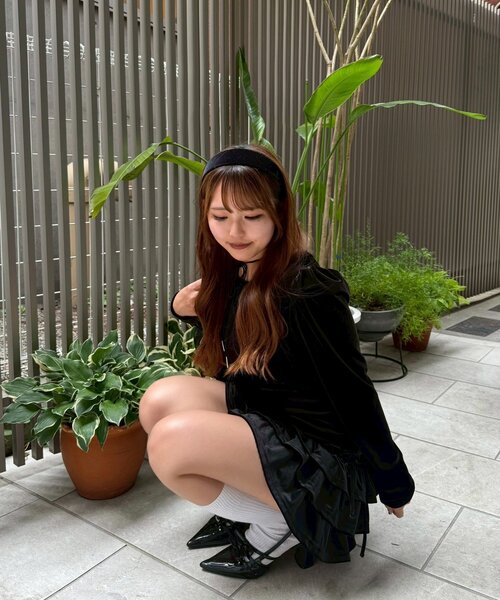 Another Branch olive des olive(アナザーブランチオリーブデオリーブ)の「【めい@may_81oセレクト】ベロア裾フリルミニワンピース(ワンピース・レディース・ブラウン/ブラック・FREE)」の3枚目の写真