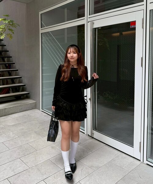 Another Branch olive des olive(アナザーブランチオリーブデオリーブ)の「【めい@may_81oセレクト】ベロア裾フリルミニワンピース(ワンピース・レディース・ブラウン/ブラック・FREE)」の4枚目の写真