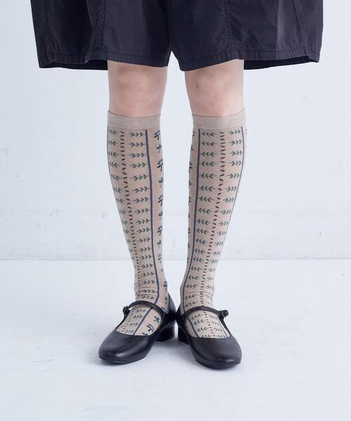 conges payes ADIEU TRISTESSE（コンジェ ペイエ アデュートリステス）の「ボタニカル柄ハイソックス（ソックス/靴下・レディース・ブラウン系その他/ベージュ系その他・FREE）」の3枚目の写真