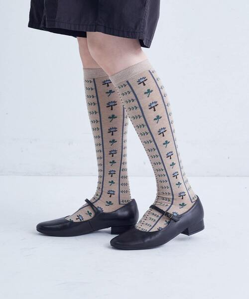 conges payes ADIEU TRISTESSE（コンジェ ペイエ アデュートリステス）の「ボタニカル柄ハイソックス（ソックス/靴下・レディース・ブラウン系その他/ベージュ系その他・FREE）」の4枚目の写真
