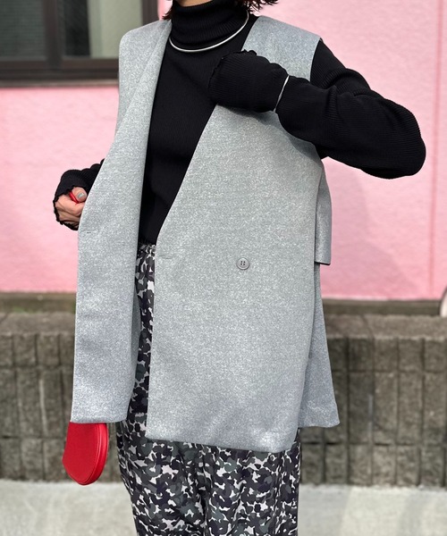 mi via loca（ミヴィアロカ）の「ダンボールBACKフリルベスト（ベスト・レディース・グレー/グレー系その他/ブラック・FREE）」の2枚目の写真