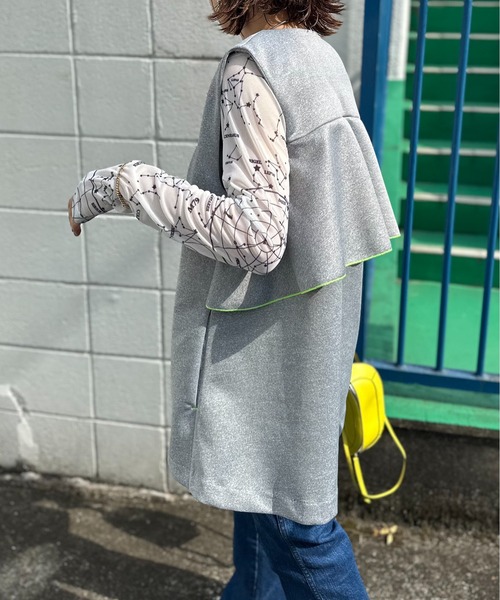 mi via loca（ミヴィアロカ）の「ダンボールBACKフリルベスト（ベスト・レディース・グレー/グレー系その他/ブラック・FREE）」の5枚目の写真