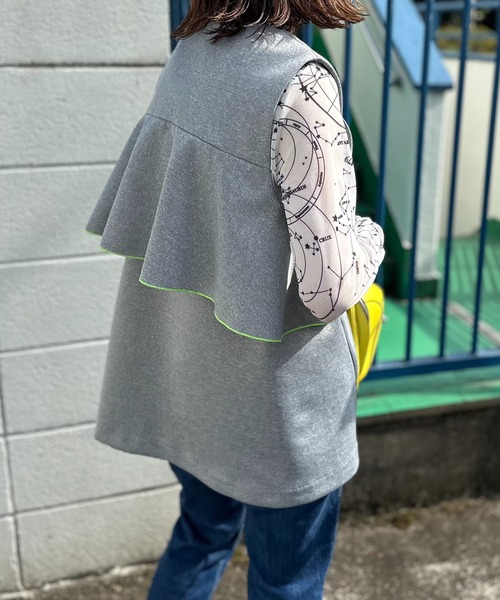 mi via loca（ミヴィアロカ）の「ダンボールBACKフリルベスト（ベスト・レディース・グレー/グレー系その他/ブラック・FREE）」の7枚目の写真