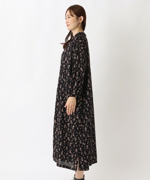 one'sterrace(ワンズテラス)の「花柄プリント 8分袖ワンピース(ワンピース・レディース・ブラック系8/ネイビー系5・02)」の4枚目の写真