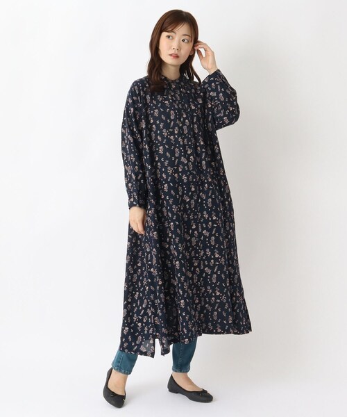 one'sterrace(ワンズテラス)の「花柄プリント 8分袖ワンピース(ワンピース・レディース・ブラック系8/ネイビー系5・02)」の12枚目の写真