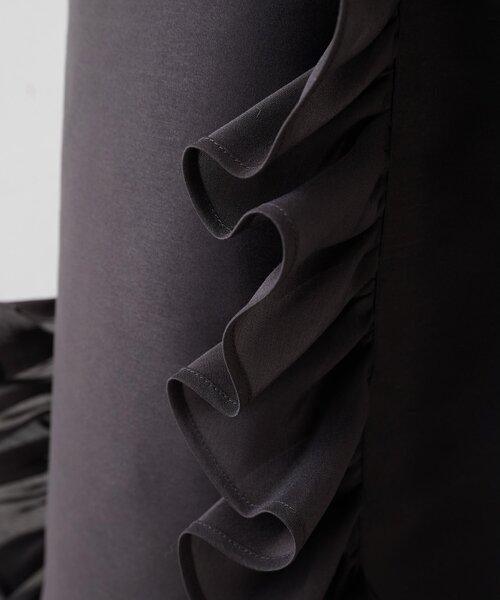 Whim Gazette（ウィムガゼット）の「フリルオーガンジーワンピース（ワンピース・レディース・チャコールグレー・FREE）」の3枚目の写真