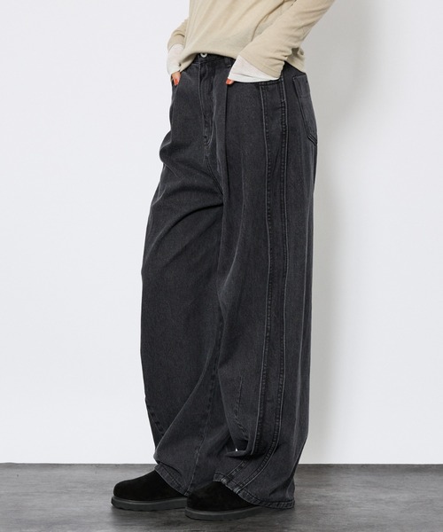 NOMINE(ノミネ)の「【NOMINE】サイドライン タック ワイド ハイウエスト デニムパンツ(デニムパンツ・レディース・ブルー/チャコールグレー・S/M)」の2枚目の写真