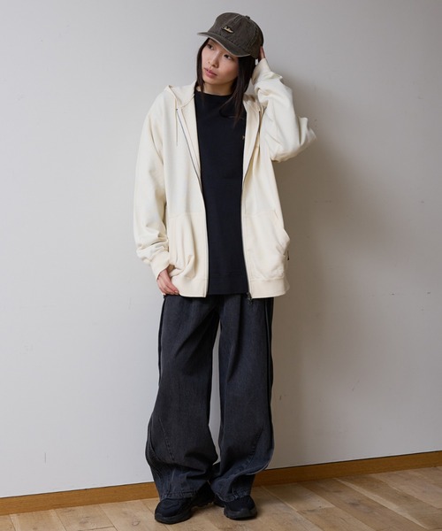 NOMINE(ノミネ)の「【NOMINE】サイドライン タック ワイド ハイウエスト デニムパンツ(デニムパンツ・レディース・ブルー/チャコールグレー・S/M)」の5枚目の写真