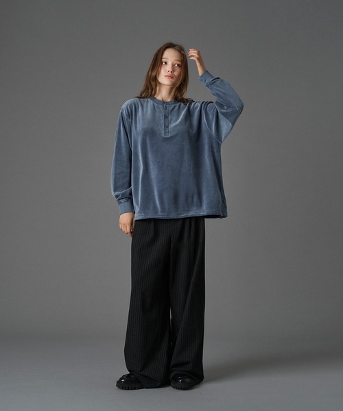 ONCILY(オンシェリー)の「VELOUR HENRY NECK T-SHIRT / ベロアヘンリーネックTシャツ(Tシャツ/カットソー・メンズ・ブラウン/ブラック/ブルー・LARGE/MEDIUM/SMALL)」の6枚目の写真