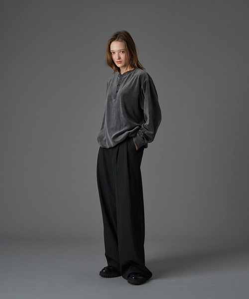 ONCILY(オンシェリー)の「VELOUR HENRY NECK T-SHIRT / ベロアヘンリーネックTシャツ(Tシャツ/カットソー・メンズ・ブラウン/ブラック/ブルー・LARGE/MEDIUM/SMALL)」の13枚目の写真
