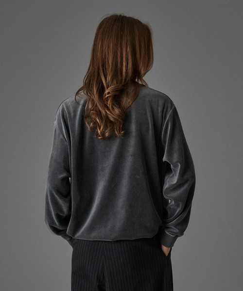 ONCILY(オンシェリー)の「VELOUR HENRY NECK T-SHIRT / ベロアヘンリーネックTシャツ(Tシャツ/カットソー・メンズ・ブラウン/ブラック/ブルー・LARGE/MEDIUM/SMALL)」の7枚目の写真