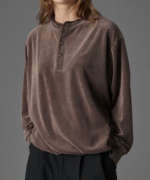 ONCILY(オンシェリー)の「VELOUR HENRY NECK T-SHIRT / ベロアヘンリーネックTシャツ(Tシャツ/カットソー・メンズ・ブラウン/ブラック/ブルー・LARGE/MEDIUM/SMALL)」の20枚目の写真