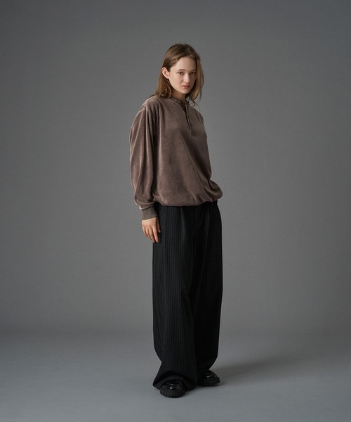 ONCILY(オンシェリー)の「VELOUR HENRY NECK T-SHIRT / ベロアヘンリーネックTシャツ(Tシャツ/カットソー・メンズ・ブラウン/ブラック/ブルー・LARGE/MEDIUM/SMALL)」の8枚目の写真