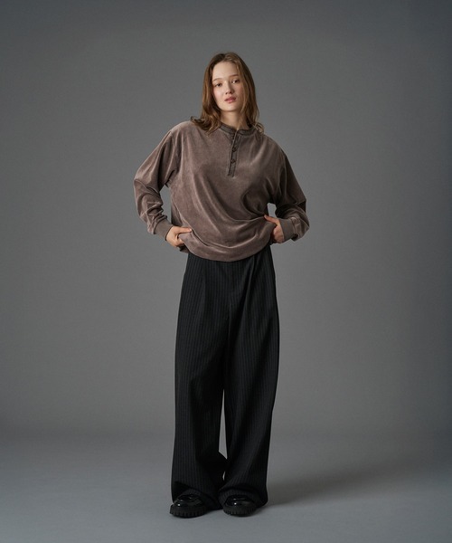 ONCILY(オンシェリー)の「VELOUR HENRY NECK T-SHIRT / ベロアヘンリーネックTシャツ(Tシャツ/カットソー・メンズ・ブラウン/ブラック/ブルー・LARGE/MEDIUM/SMALL)」の18枚目の写真