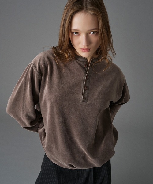 ONCILY(オンシェリー)の「VELOUR HENRY NECK T-SHIRT / ベロアヘンリーネックTシャツ(Tシャツ/カットソー・メンズ・ブラウン/ブラック/ブルー・LARGE/MEDIUM/SMALL)」の14枚目の写真