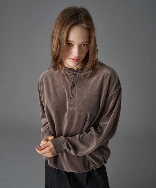 ONCILY(オンシェリー)の「VELOUR HENRY NECK T-SHIRT / ベロアヘンリーネックTシャツ(Tシャツ/カットソー・メンズ・ブラウン/ブラック/ブルー・LARGE/MEDIUM/SMALL)」の17枚目の写真