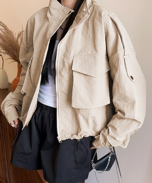 H.TOKYO（エイチトウキョウ）の「【軽やか×コンパクト】スタンドカラーナイロンブルゾン（ブルゾン・レディース・ベージュ/ブラック・FREE）」の2枚目の写真