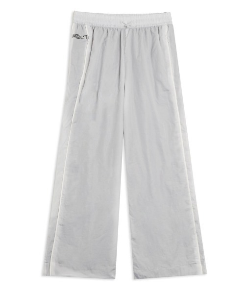 PUMA（プーマ）の「ウィメンズ PUMA x ROSE T7 オーバーサイズ トラック パンツ（その他パンツ・レディース・ブラック/シルバー・SMALL/X-SMALL）」の2枚目の写真