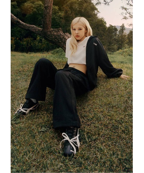 PUMA（プーマ）の「ウィメンズ PUMA x ROSE T7 オーバーサイズ トラック パンツ（その他パンツ・レディース・ブラック/シルバー・SMALL/X-SMALL）」の3枚目の写真