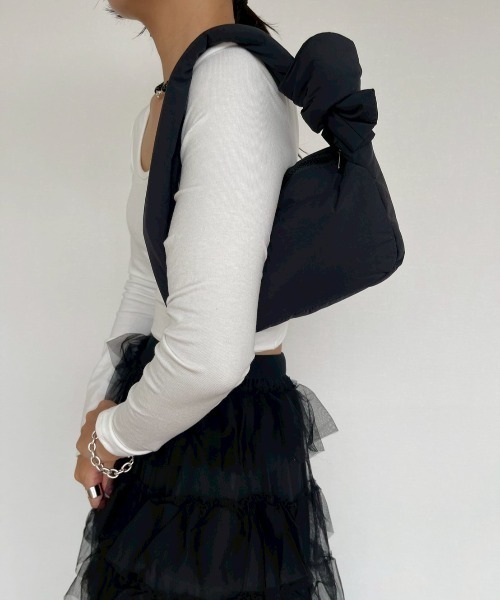 AMAIL(アマイル)の「Fuzzy Bag(ハンドバッグ・レディース・アイボリー/ブラック・FREE)」の4枚目の写真