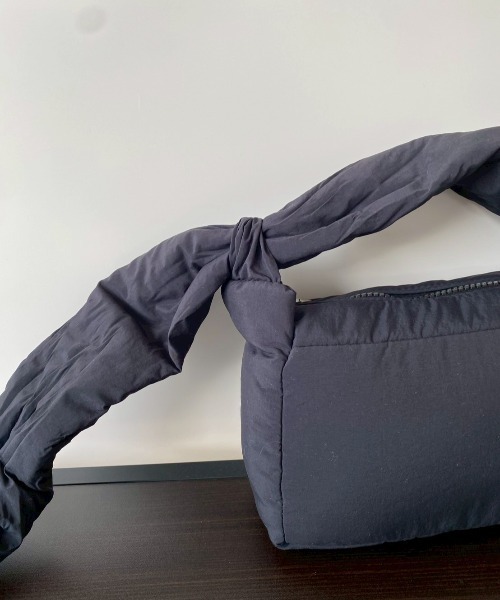 AMAIL(アマイル)の「Fuzzy Bag(ハンドバッグ・レディース・アイボリー/ブラック・FREE)」の6枚目の写真