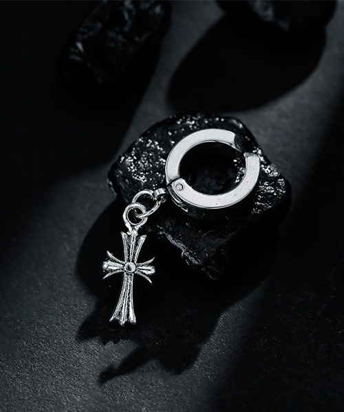 WARAIJOGO（ワライジョウゴ）の「【WARAIJOGO】EK443/ドロップクロスフープリングピアス/メンズ/片耳用(NEZ)（ピアス（片耳用）・メンズ・シルバー・FREE）」の2枚目の写真