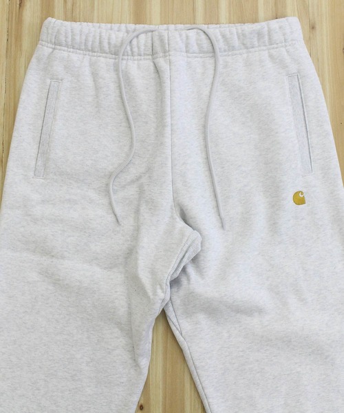 Carhartt WIP（カーハートダブリューアイピー）の「WIP チェイススウェットパンツ Chase Sweat Pant（スウェットパンツ・メンズ・アッシュグレー/ブラック・M/L/S）」の8枚目の写真