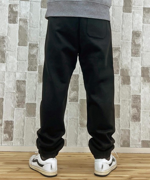 Carhartt WIP（カーハートダブリューアイピー）の「WIP チェイススウェットパンツ Chase Sweat Pant（スウェットパンツ・メンズ・アッシュグレー/ブラック・M/L/S）」の18枚目の写真
