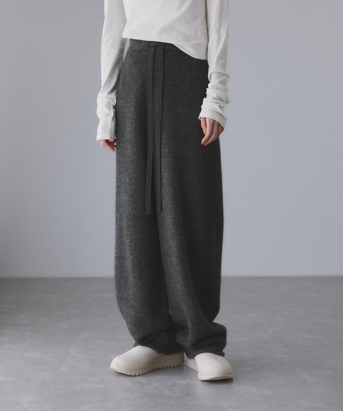 ADAM ET ROPE'(アダムエロペ)の「LINEAPIU ヤクMIXリラックスパンツ(その他パンツ・レディース・ベージュ/チャコールグレー・36/38)」の10枚目の写真