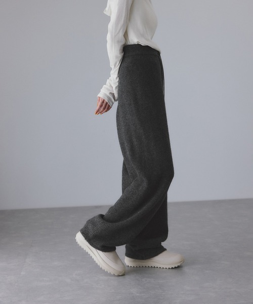 ADAM ET ROPE'(アダムエロペ)の「LINEAPIU ヤクMIXリラックスパンツ(その他パンツ・レディース・ベージュ/チャコールグレー・36/38)」の11枚目の写真