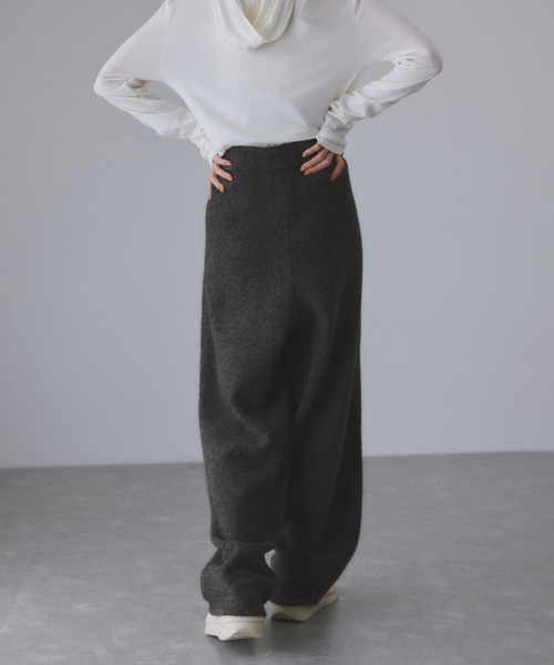 ADAM ET ROPE'(アダムエロペ)の「LINEAPIU ヤクMIXリラックスパンツ(その他パンツ・レディース・ベージュ/チャコールグレー・36/38)」の12枚目の写真