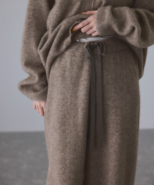 ADAM ET ROPE'(アダムエロペ)の「LINEAPIU ヤクMIXリラックスパンツ(その他パンツ・レディース・ベージュ/チャコールグレー・36/38)」の15枚目の写真