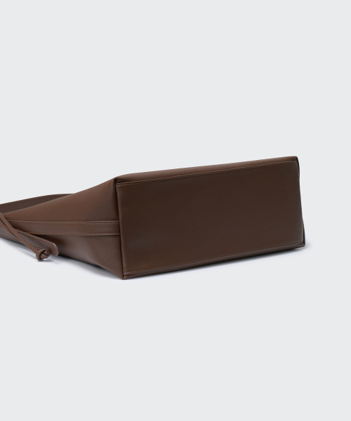 MUSINSA STANDARD WOMAN（ムシンサスタンダードウーマン）の「ウィメンズスラウチショルダーバッグ [ブラウン]（ショルダーバッグ・レディース・その他・FREE）」の5枚目の写真