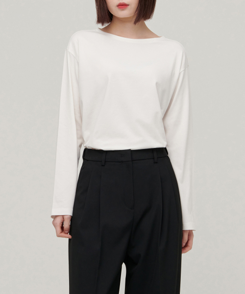 MUSINSA STANDARD WOMAN（ムシンサスタンダードウーマン）の「ウーマンズリラックスボートネック長袖Tシャツ[クリーム]（Tシャツ/カットソー・レディース・その他・SMALL/MEDIUM/LARGE/X-SMALL）」の2枚目の写真