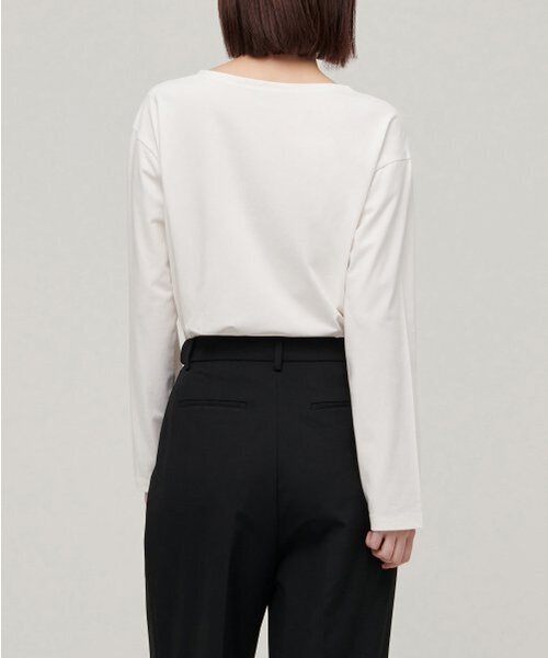 MUSINSA STANDARD WOMAN（ムシンサスタンダードウーマン）の「ウーマンズリラックスボートネック長袖Tシャツ[クリーム]（Tシャツ/カットソー・レディース・その他・SMALL/MEDIUM/LARGE/X-SMALL）」の3枚目の写真