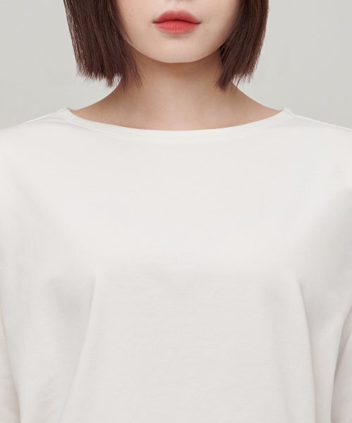 MUSINSA STANDARD WOMAN（ムシンサスタンダードウーマン）の「ウーマンズリラックスボートネック長袖Tシャツ[クリーム]（Tシャツ/カットソー・レディース・その他・SMALL/MEDIUM/LARGE/X-SMALL）」の4枚目の写真