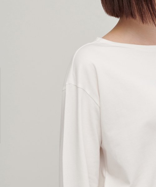 MUSINSA STANDARD WOMAN（ムシンサスタンダードウーマン）の「ウーマンズリラックスボートネック長袖Tシャツ[クリーム]（Tシャツ/カットソー・レディース・その他・SMALL/MEDIUM/LARGE/X-SMALL）」の6枚目の写真