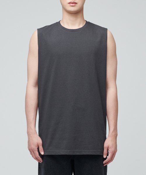 MUSINSA STANDARD（ムシンサスタンダード）の「レイヤードスリーブレストップ_通常丈 [ダークグレー]（Tシャツ/カットソー・メンズ・その他・SMALL/MEDIUM/LARGE/X-SMALL/X-LARGE/XX-LARGE）」の2枚目の写真
