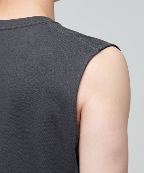 MUSINSA STANDARD（ムシンサスタンダード）の「レイヤードスリーブレストップ_通常丈 [ダークグレー]（Tシャツ/カットソー・メンズ・その他・SMALL/MEDIUM/LARGE/X-SMALL/X-LARGE/XX-LARGE）」の7枚目の写真