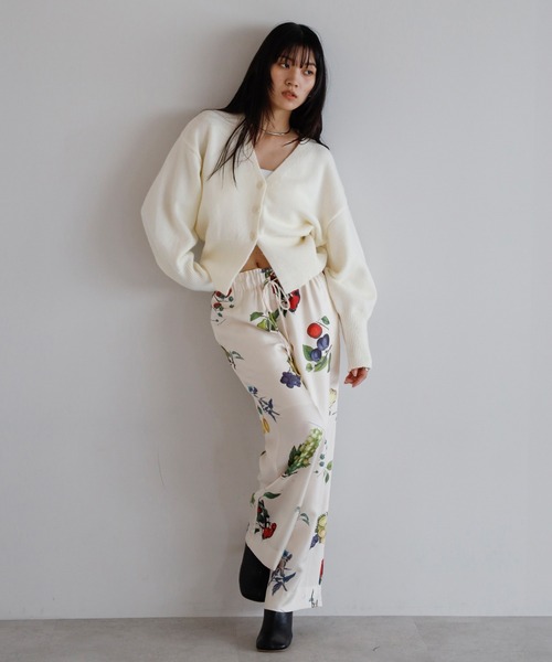 ENC（エンク）の「alpaca touch V neck cardigan / アルパカタッチVネックカーディガン（カーディガン/ボレロ・レディース・ベージュ/アイボリー/チャコールグレー・FREE）」の5枚目の写真