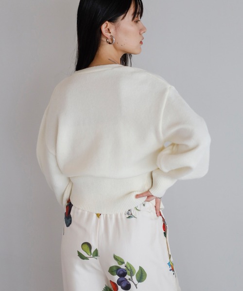 ENC（エンク）の「alpaca touch V neck cardigan / アルパカタッチVネックカーディガン（カーディガン/ボレロ・レディース・ベージュ/アイボリー/チャコールグレー・FREE）」の8枚目の写真
