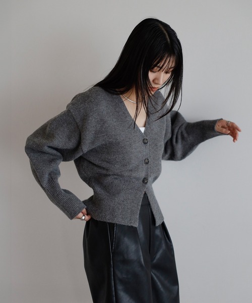 ENC（エンク）の「alpaca touch V neck cardigan / アルパカタッチVネックカーディガン（カーディガン/ボレロ・レディース・ベージュ/アイボリー/チャコールグレー・FREE）」の12枚目の写真