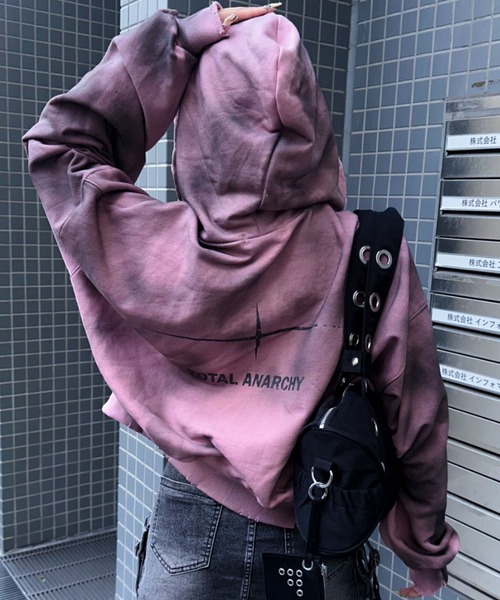 ARULE（アルール）の「A'GEM/9 × .kom 『ARULE/アルール』TOTAL ANARCHY Cropped Zip Hoodie /TOTAL ANARCHYクロップドZIPフーディー（パーカー・レディース・カモフラージュ/ピンク/ブラック・FREE）」の2枚目の写真