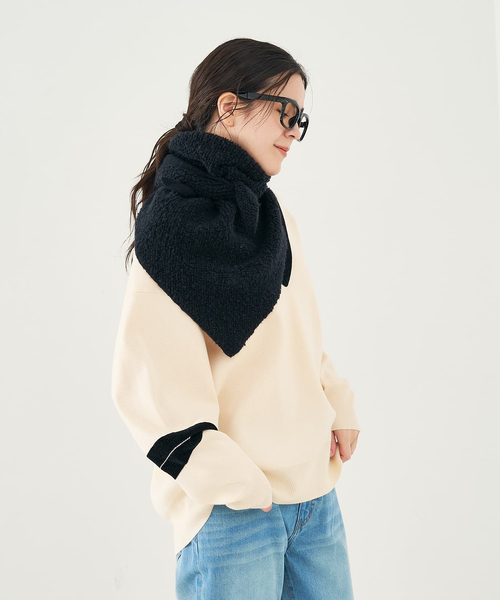 collex(コレックス)の「トライアングルニットストール(ストール/ショール・レディース・アイボリー/ブラック/ダークグリーン/グレー・フリー)」の11枚目の写真