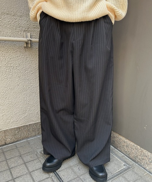 B.R.U(ブル)の「ピンストライプ柄ワイドスラックス(スラックス・メンズ・ブラック/ブラウン・MEDIUM/LARGE)」の2枚目の写真
