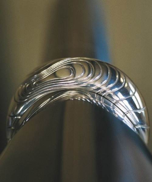 LIDNM(リドム)の「Llife FLAQUE BANGLE(バングル/リストバンド・メンズ・シルバー・FREE)」の7枚目の写真