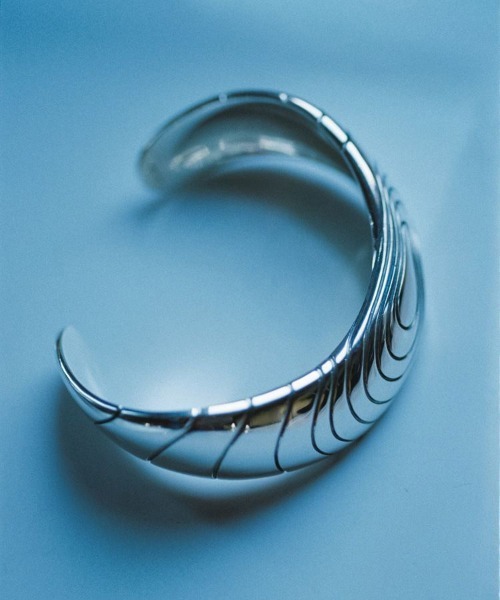 LIDNM(リドム)の「Llife FLAQUE BANGLE(バングル/リストバンド・メンズ・シルバー・FREE)」の13枚目の写真